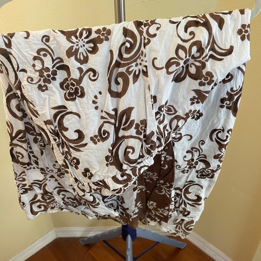 Women’s five XL brown patterned skirt